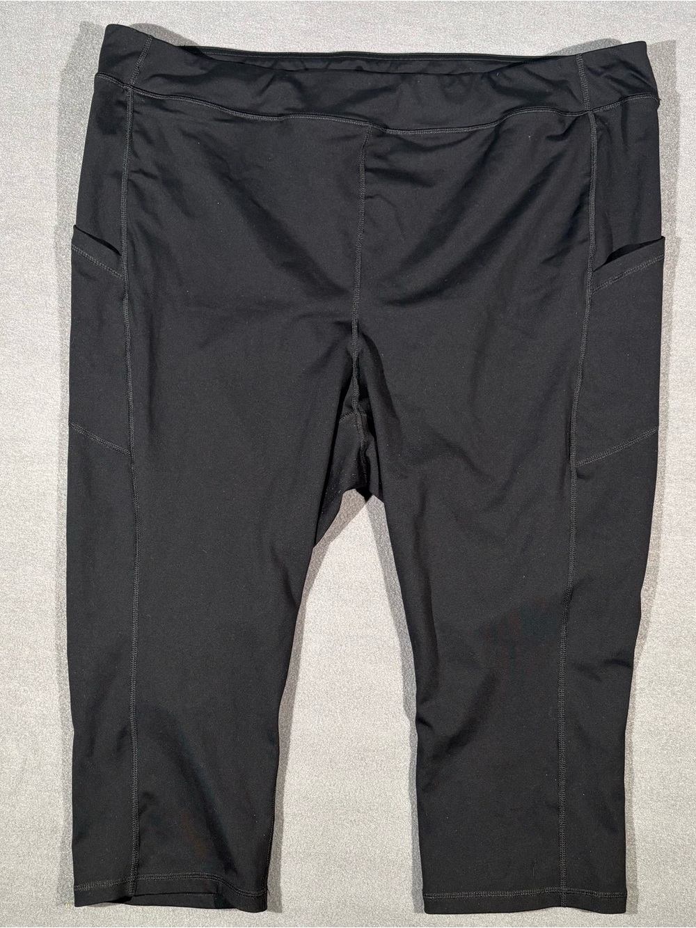 Torrid Active Black 2-Pocket Capri Leggings Torrid Size 4 = Women's 4X